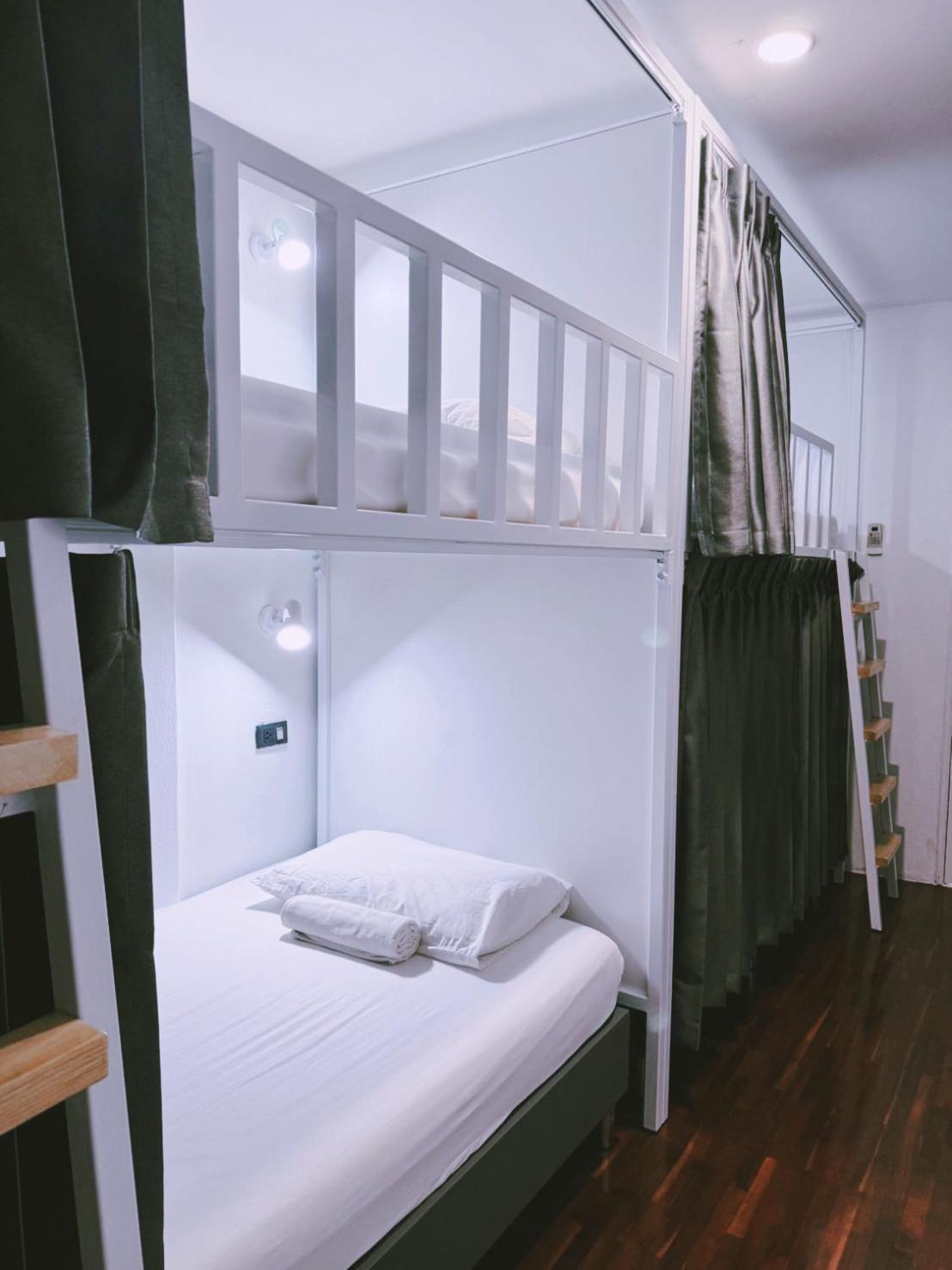 Zleepinezz Hostel Аюттхая Екстер'єр фото
