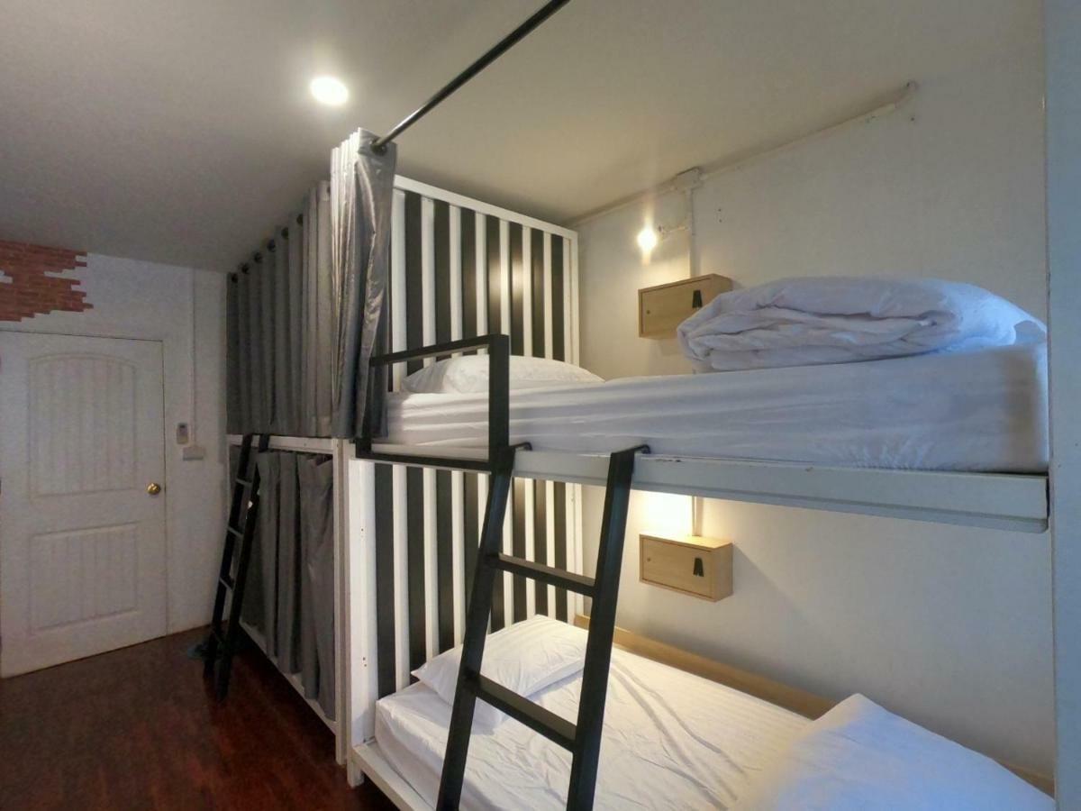 Zleepinezz Hostel Аюттхая Екстер'єр фото