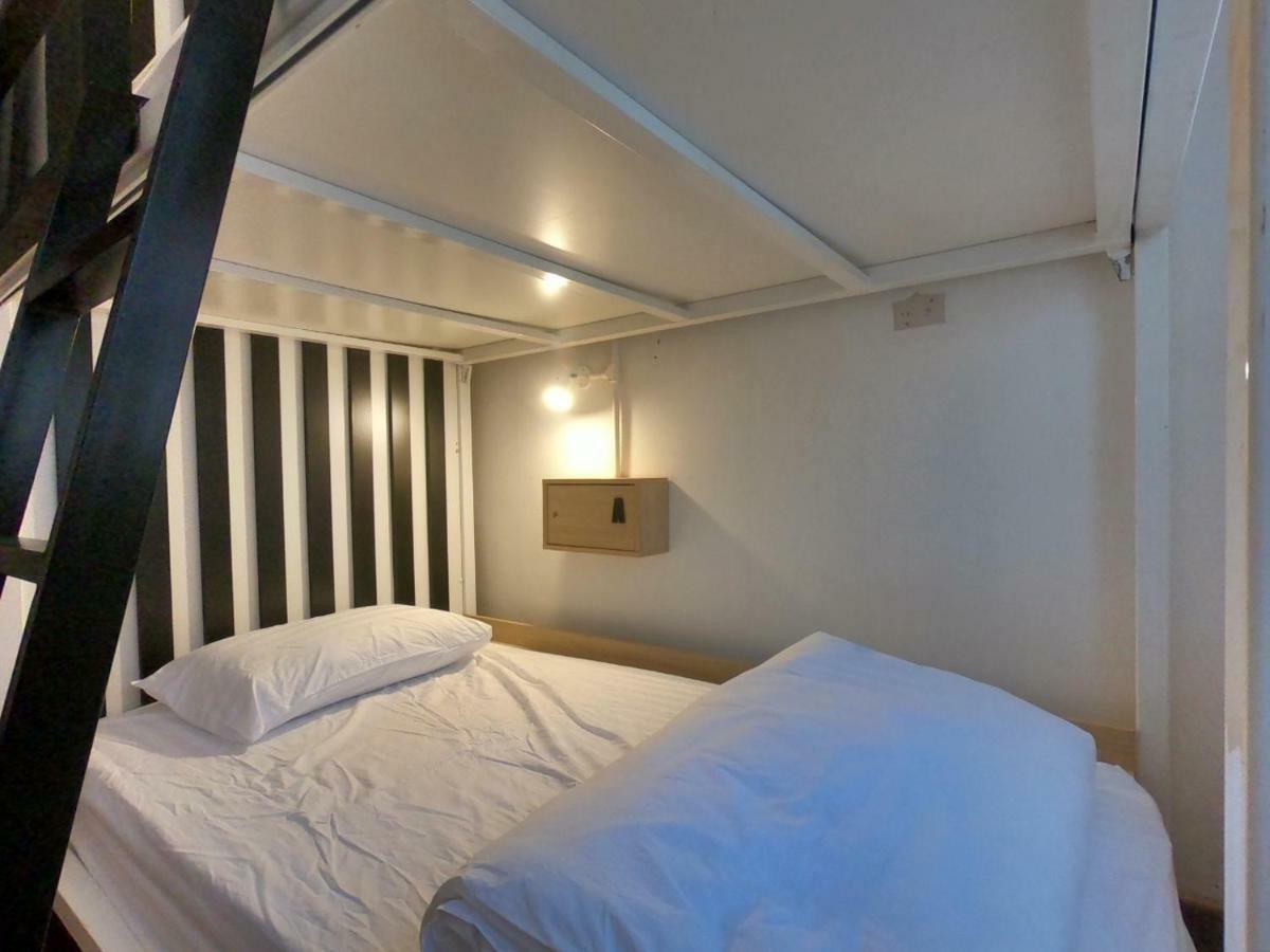 Zleepinezz Hostel Аюттхая Екстер'єр фото